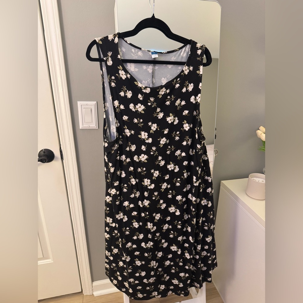 Old Navy Swing Dress - Black & White